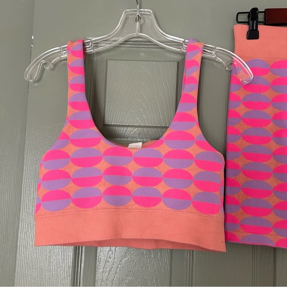 Fabletics Matching Set in Pink and Orange Geometric Modern Design - Picture 7 of 7